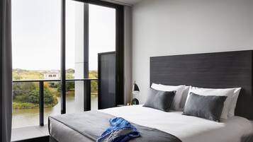 Apartamento superior, 1 quarto (Superior One Bedroom Apartment - Lake) | Vista do quarto