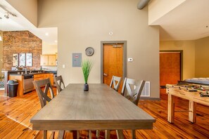 Dining - Franklin Studio 207 (Fayetteville)
