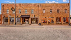 Exterior - Franklin Studio 201 (Fayetteville)