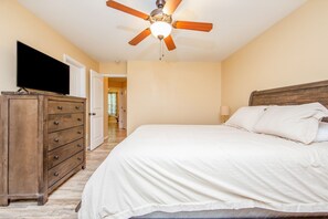3 bedrooms, bed sheets - The Strickland Stopover (Fayetteville)