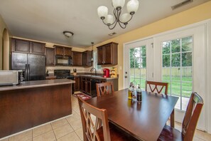 House, 3 Bedrooms, 2 Bathrooms | Private kitchen | Microwave, coffee/tea maker