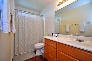 Towels - The Lauren Layover (Killeen)
