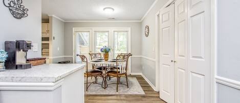 公寓, 2 間臥室, 露台 | 餐廳