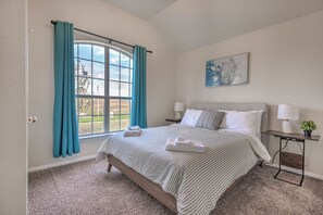 3 bedrooms, bed sheets - The Magnificent Medina Manor (Killeen)