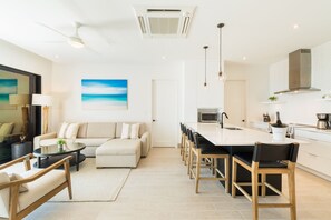 55-Zoll-Smart-TV mit Digitalempfang, Fernseher, Stereoanlage