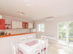 Apartment (Two-Bedroom Apartment with Terrace) | Dining room - Apartments Matuško Mljet (Mljet)
