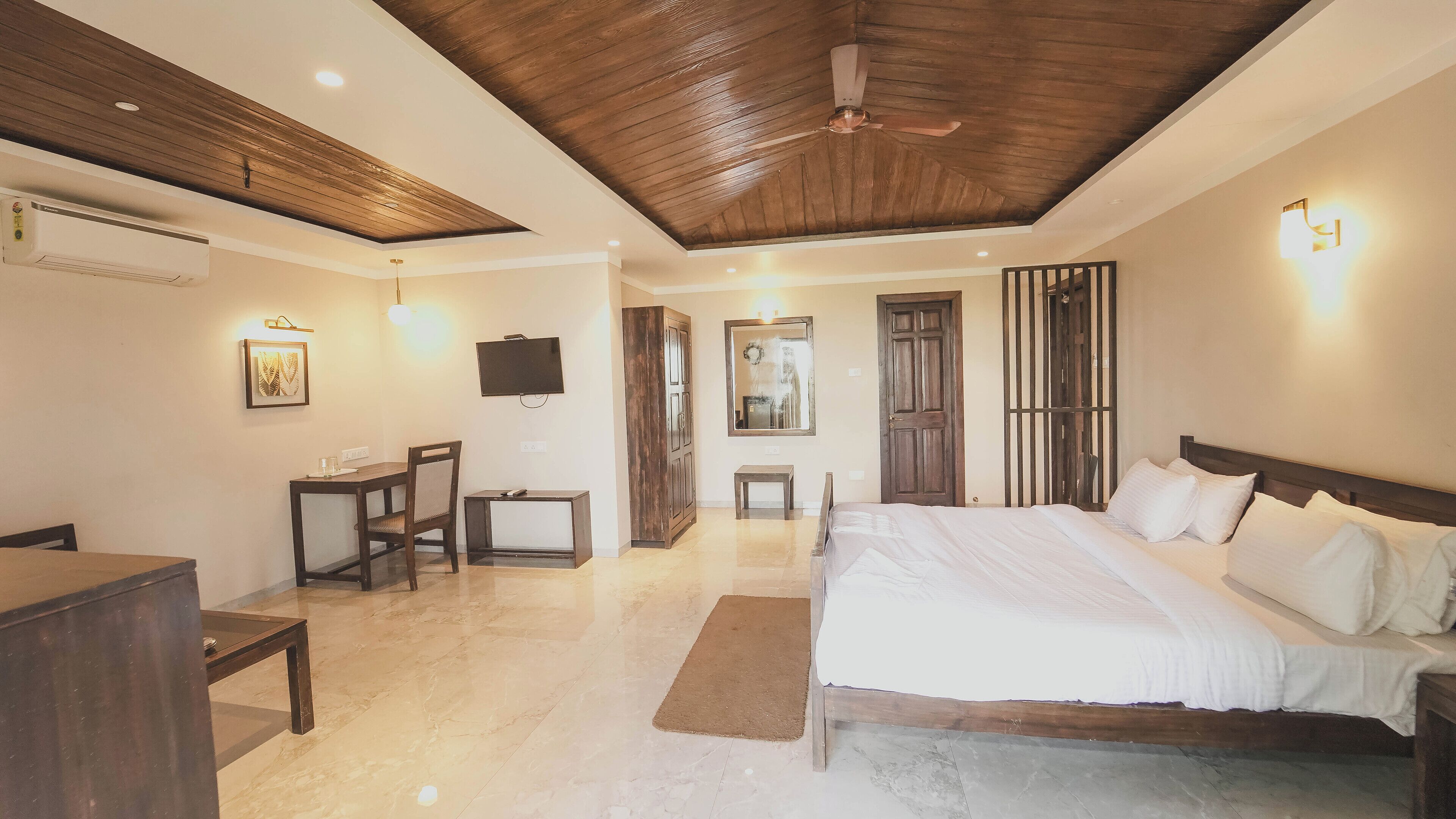 Individually furnished, desk, free WiFi, bed sheets