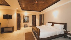 Junior Studio Suite | Individually furnished, desk, free WiFi, bed sheets - The Byke Sai Cottage, Mahabaleshwar (Satara)