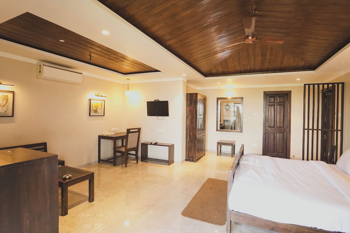 Superior Double Room | 1 bedroom, individually furnished, desk, free WiFi
