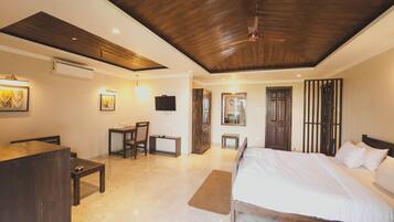 Superior-dobbeltværelse | 1 soveværelse, individuel indretning, skrivebord, gratis Wi-Fi