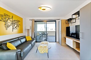 Smart TV, DVD player, stereo