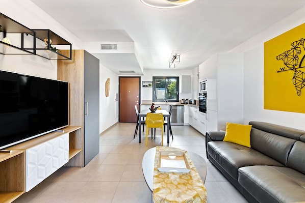 Älytelevisio, DVD-soitin, stereot