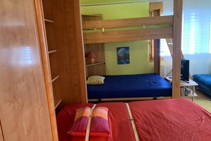 1 chambre, fer et planche à repasser, Wi-Fi gratuit, draps fournis