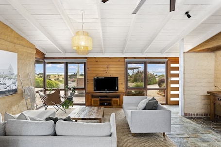 Smart TV, fireplace, DVD player, books. A Coastal Haven
