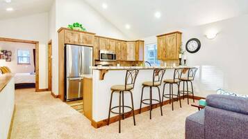 雪櫃、微波爐、焗爐、爐具