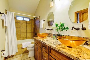 Hair dryer, towels - Trout and About | Heaven for Skiing & Snowboarding (Kings Beach)