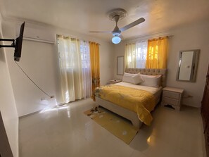3 bedrooms, iron/ironing board, Internet, bed sheets