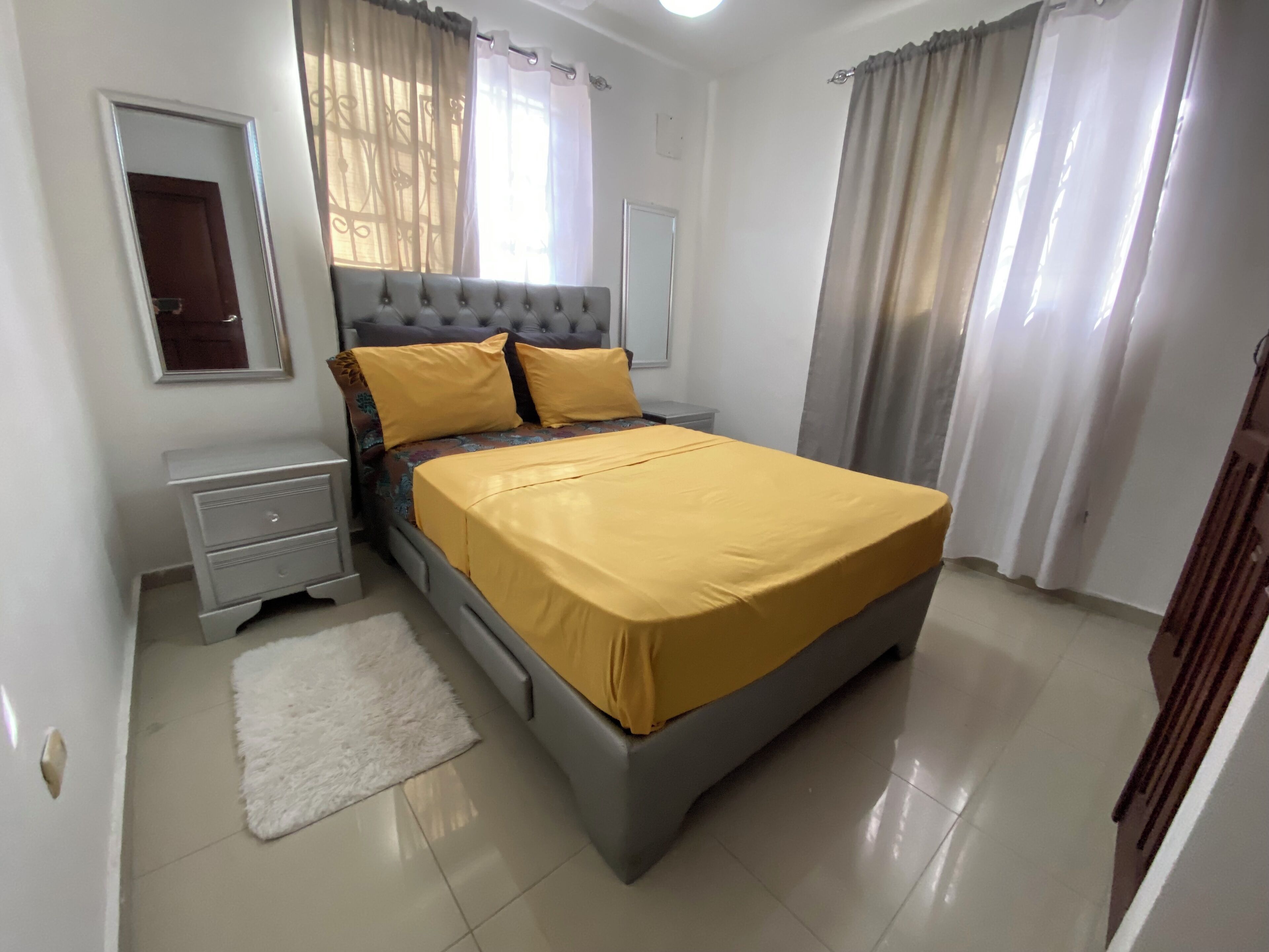 3 dormitorios, tabla de planchar con plancha, Internet y ropa de cama