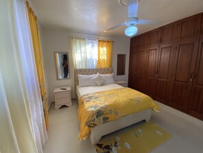 3 bedrooms, iron/ironing board, Internet, bed sheets