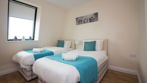 2 bedrooms, iron/ironing board, free WiFi - Castle Point 18 Apartments - Premier Lodge (Southampton)