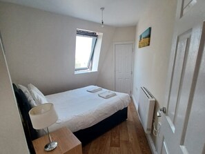 2 bedrooms, iron/ironing board, free WiFi, bed sheets - Serviced Accommodation 16 Premier Lodge (Southampton)