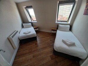 2 slaapkamers, een strijkplank/strijkijzer, gratis wifi, beddengoed