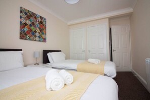 2 bedrooms, iron/ironing board, free WiFi, bed sheets - Southampton House - 2 Bedroom Accomodation (Southampton)