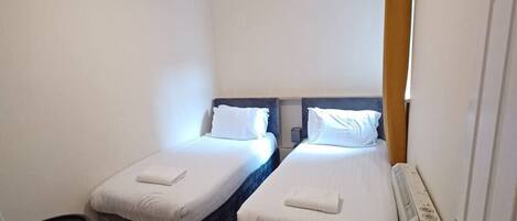 2 habitaciones, tabla de planchar con plancha y wifi gratis