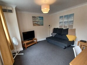 TV - Southampton 2-Bedroom House (Southampton)