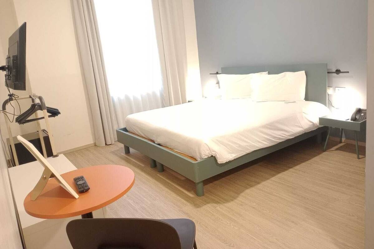 ห้องคอมฟอร์ทซิงเกิล | Wi-Fi ฟรี, ผ้าปูที่นอน