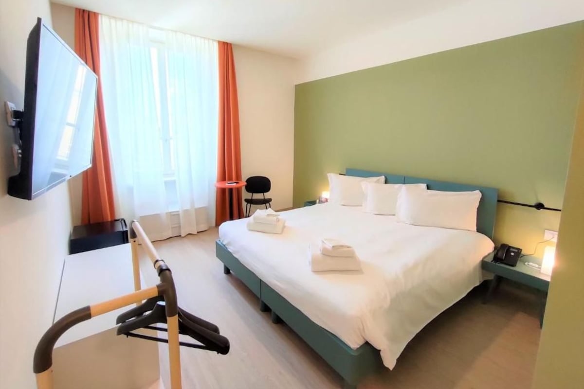 Double room plus 2 pax