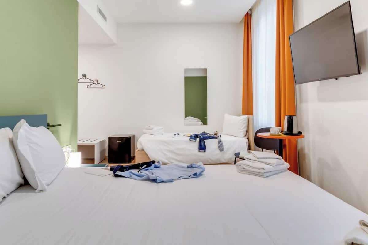 Free WiFi, bed sheets