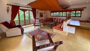 A spacious living area with a sofa set, a coffee table, and a patterned rug. - Villa 47 Vipingo Ridge (Vipingo)