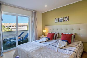 1 bedroom, iron/ironing board, free WiFi, bed sheets - "Vilamoura Boutique" Apartment with pool, Wi-Fi, air conditioning and balcony (Quarteira)