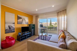 TV, DVD player, stereo - "Vilamoura Boutique" Apartment with pool, Wi-Fi, air conditioning and balcony (Quarteira)