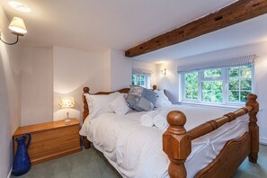 2 bedrooms, iron/ironing board, travel cot, WiFi