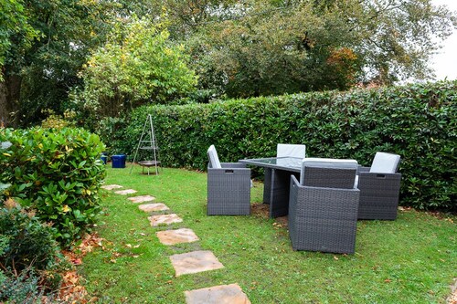 Rose Cottage in the heart of the New Forest, dogs welcome, EV point, sleeps 6