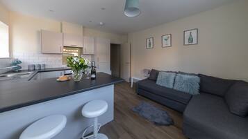 City Apartment | Living area