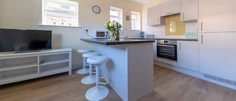 Apartament urbà | Cuina privada | Frigorífic gran, microones, forn i placa de cuina