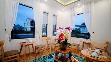 Breakfast, lunch and dinner served