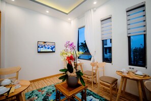 Breakfast, lunch and dinner served - Hoian Royal Villa (Da Nang)