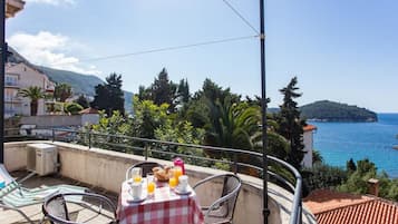 House (Duplex Three Bedroom Apartment) | Exterior