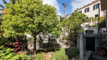 Rumah (Duplex Three Bedroom Apartment) | Eksterior