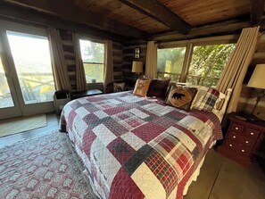 3 bedrooms, desk, iron/ironing board, free WiFi - Enjoy this 100+ year old cabin in the gated Wolf Laurel Resort community. (MARS HILL)