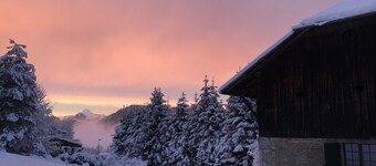 Superb fully-equipped chalet with view, large lot and BBQ