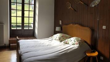 2 slaapkamers, een strijkplank/strijkijzer, wifi, beddengoed