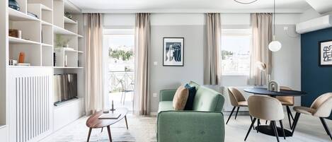 Apartamento standard | Área de estar | Smart TV 43 polegadas com canais digitais, TV, Netflix