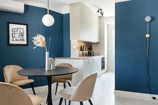 Standard Apartment | In-room dining