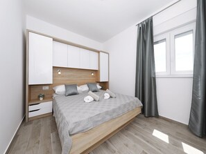 1 Schlafzimmer, Reisekinderbett, kostenloses WLAN, Bettwäsche
