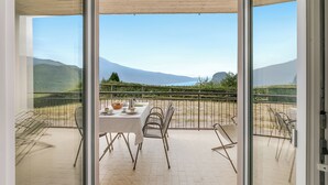 Familieleilighet, flere soverom, ved fjell (Bellevue Modern Apartment 6) | Terrasse/patio